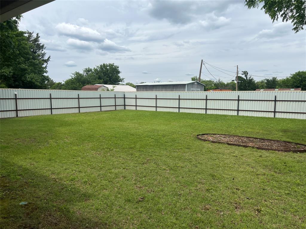 502 West Wichita Street Henrietta, TX 76365 - Photo 6 of 24