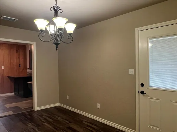 $249,500 | 502 West Wichita Street, Henrietta, TX 76365