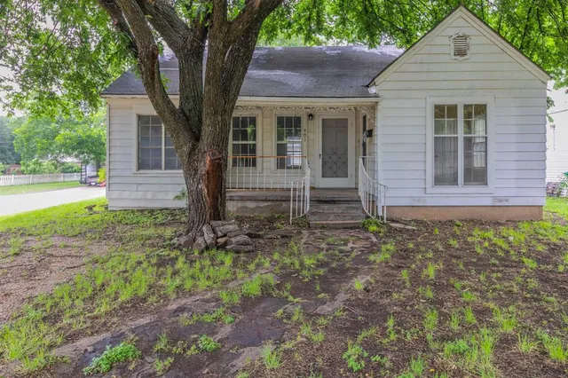 a view of house with a yard