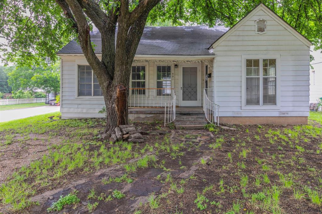 901 East Walnut St