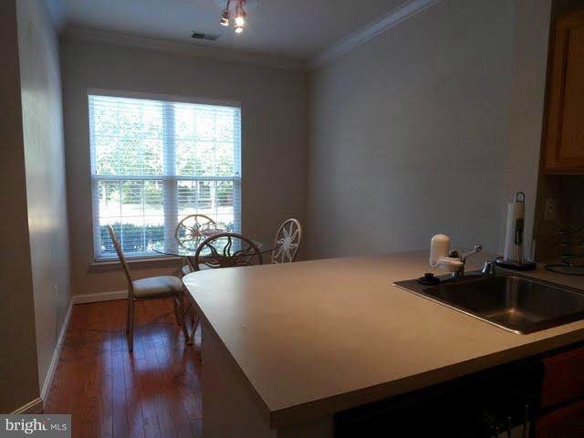 8713 Spring Brook Way Odenton, MD 21113 - Photo 3 of 18 Kitchen Eat in area