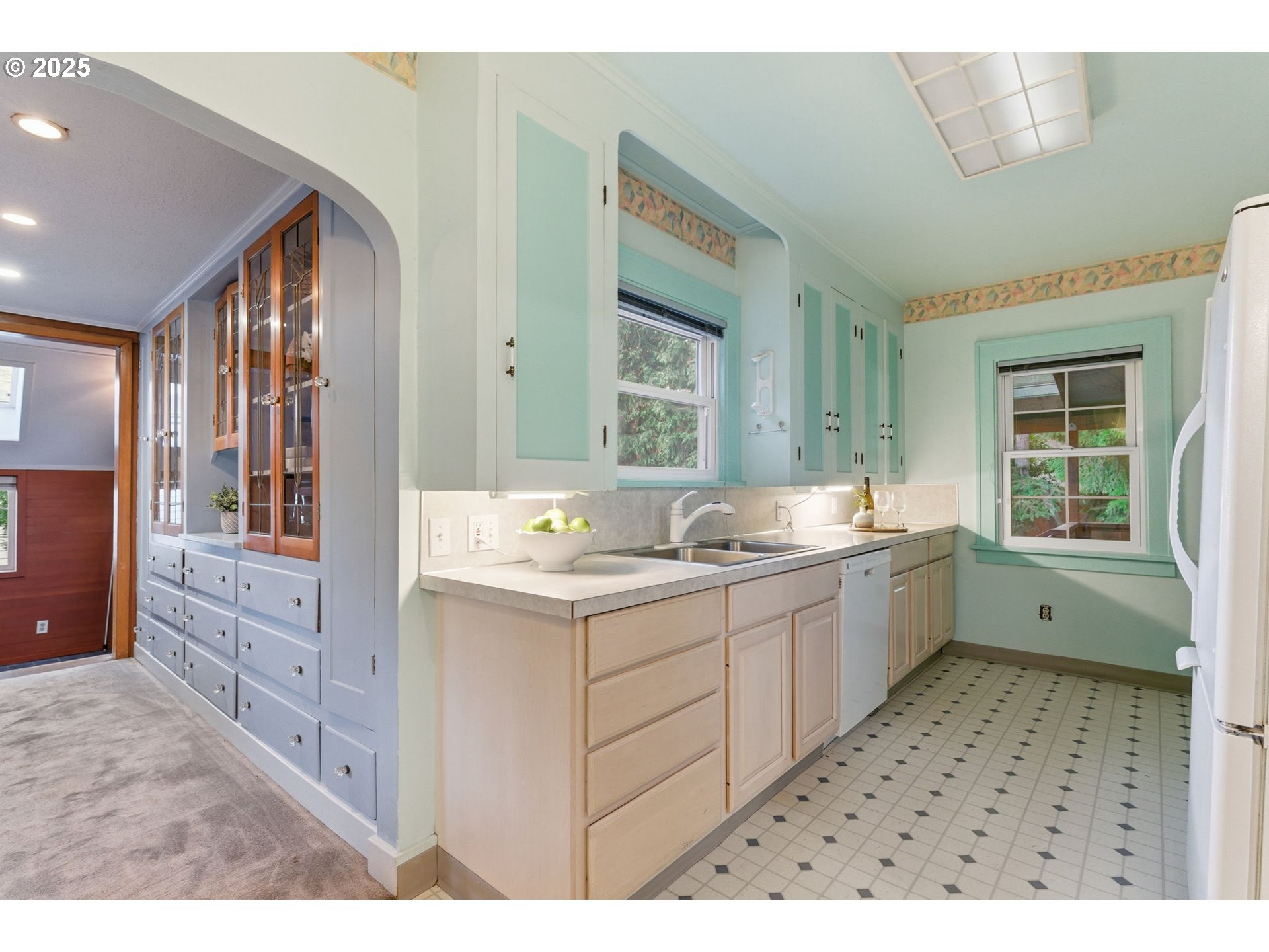 8015 Southwest 45th Avenue Portland, OR 97219 - Photo 12 of 38 a bathroom with a sink mirror and a bathtub