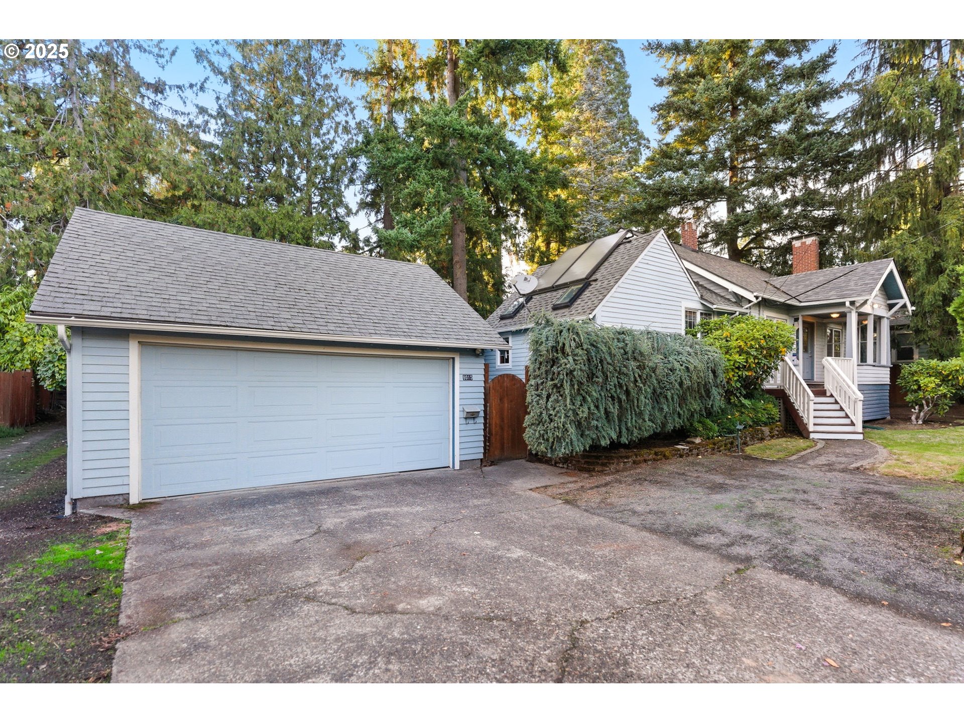 8015 Southwest 45th Avenue Portland, OR 97219 - Photo 3 of 38 a front view of a house with a garden