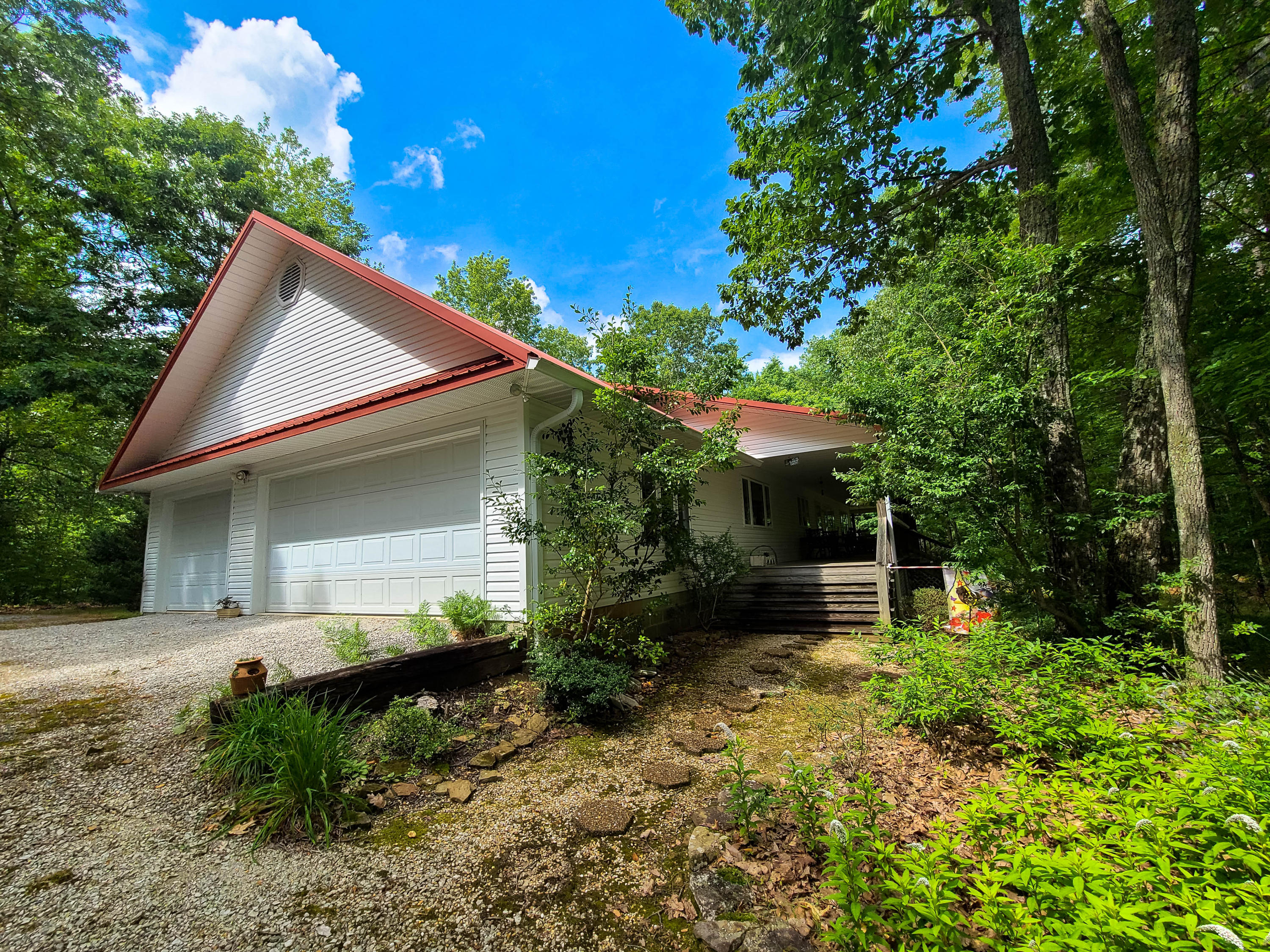 322 Catoosa Ridge Road Rockwood, TN 37854 - Photo 31 of 40 Garage