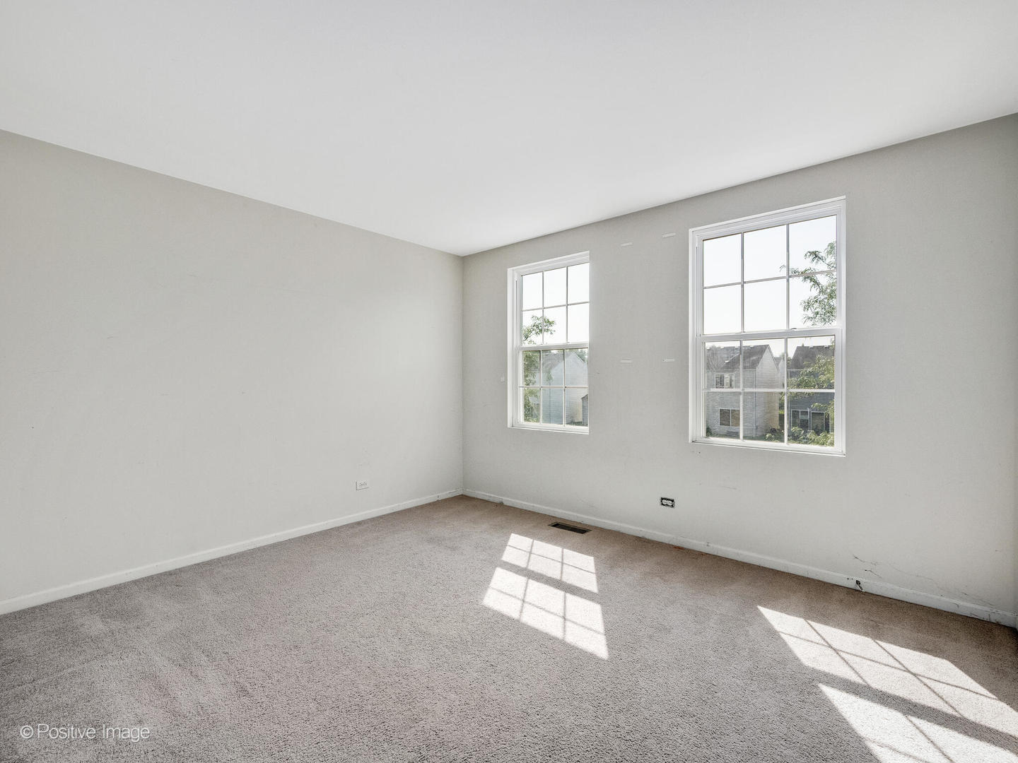 948 Symphony Drive Aurora, IL 60504 - Photo 18 of 22 an empty room with windows