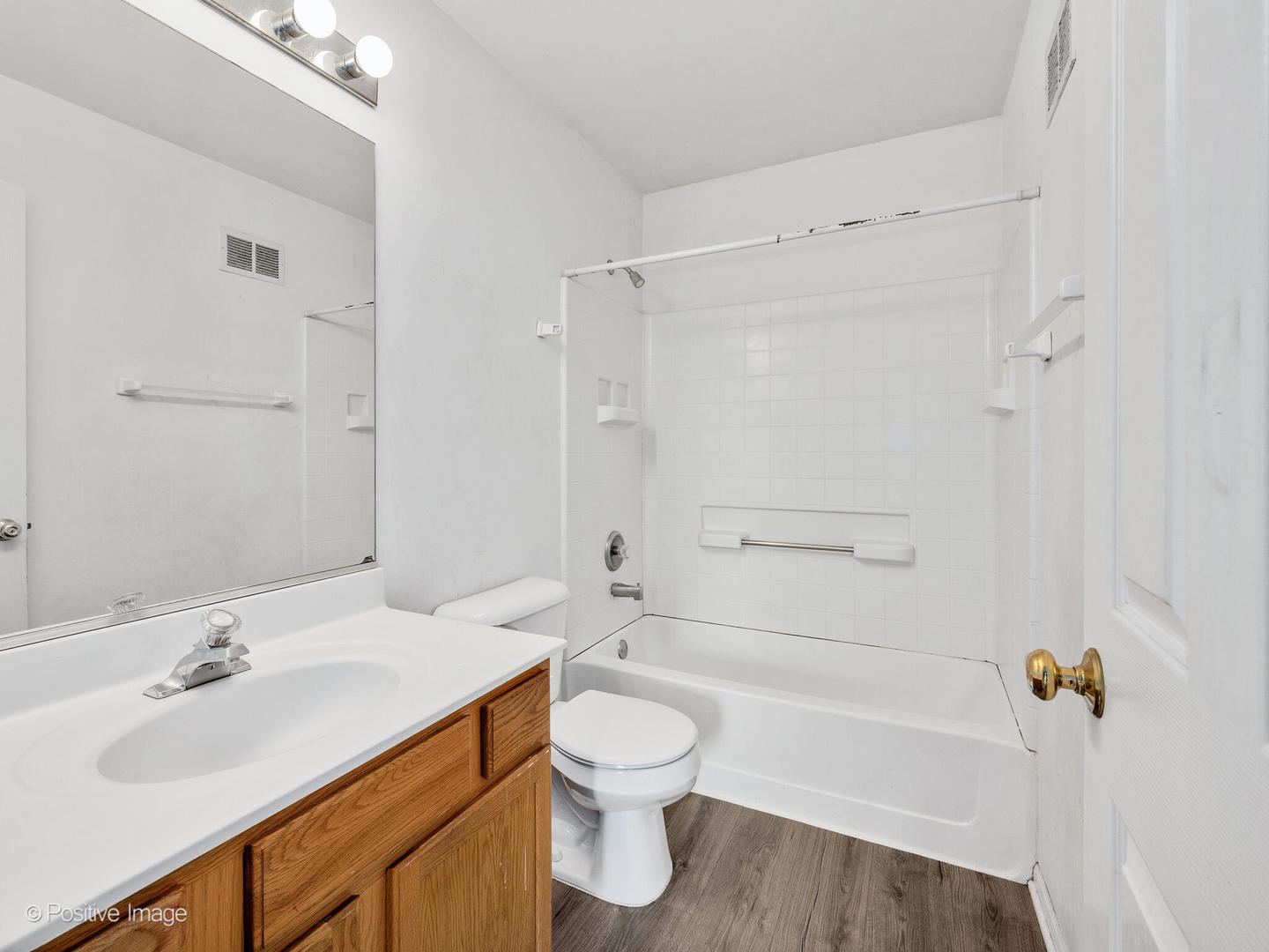 948 Symphony Drive Aurora, IL 60504 - Photo 19 of 22 a bathroom with a sink toilet tub and shower