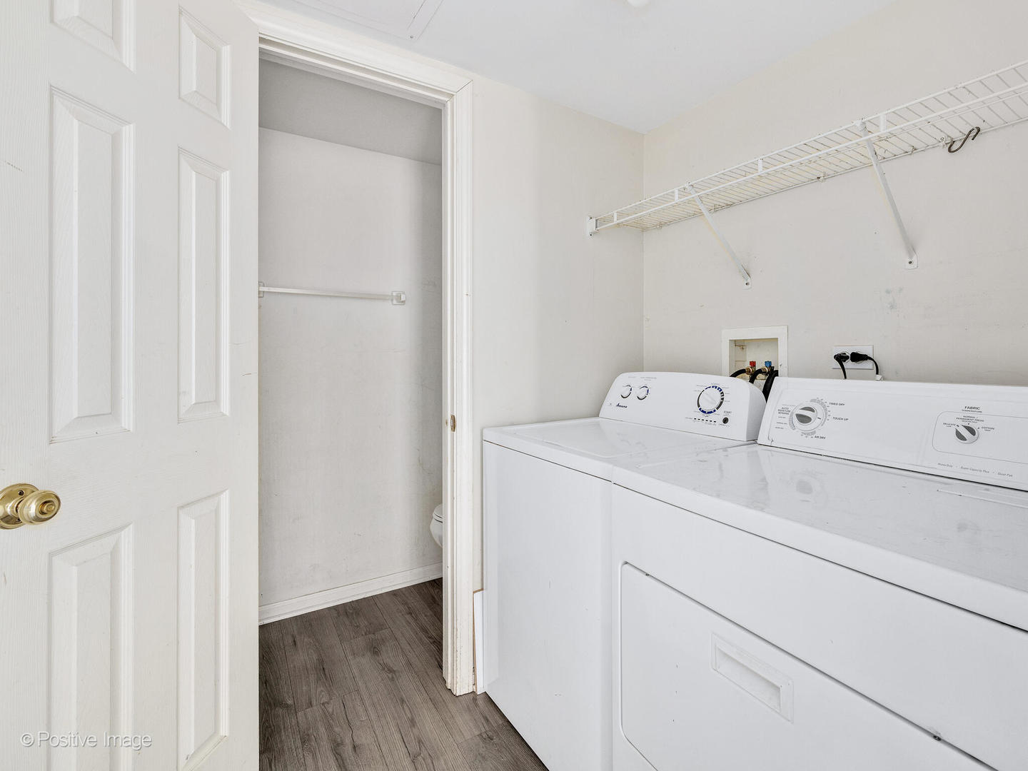 948 Symphony Drive Aurora, IL 60504 - Photo 20 of 22 a utility room with dryer and washer