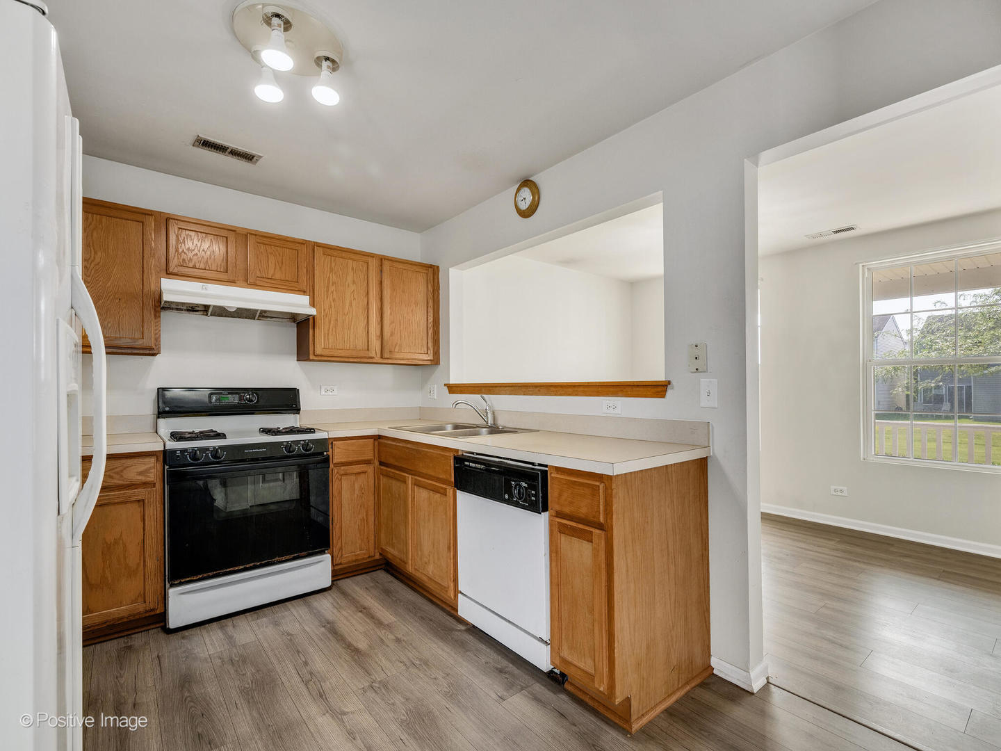 948 Symphony Drive Aurora, IL 60504 - Photo 7 of 22 a kitchen with stainless steel appliances granite countertop a stove and a sink