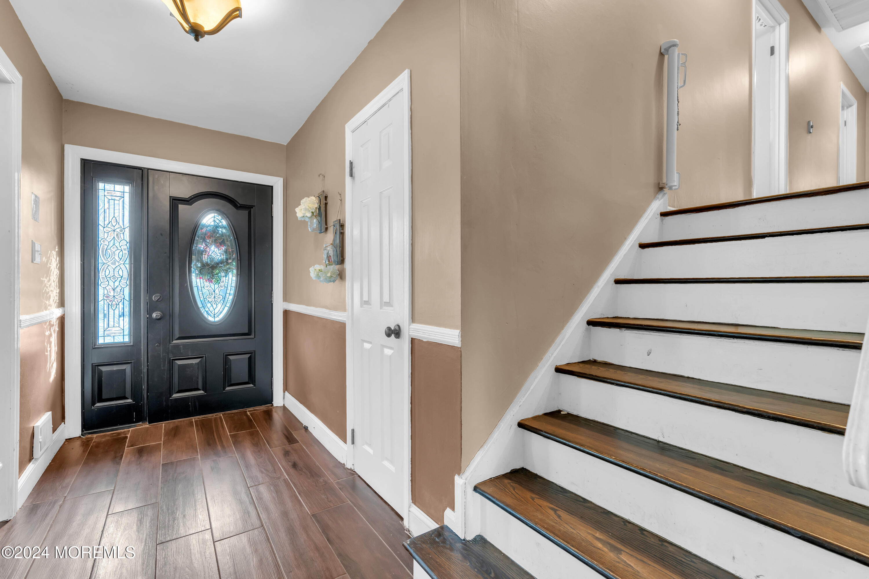 50 Hawthorne Road Middletown, NJ 07701 - Photo 4 of 33 a view of a hallway with wooden floor and entryway