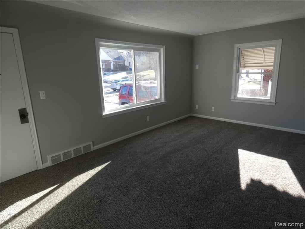 70 Exmoor Road Waterford, MI 48328 - Photo 8 of 14 P1010451.JPG