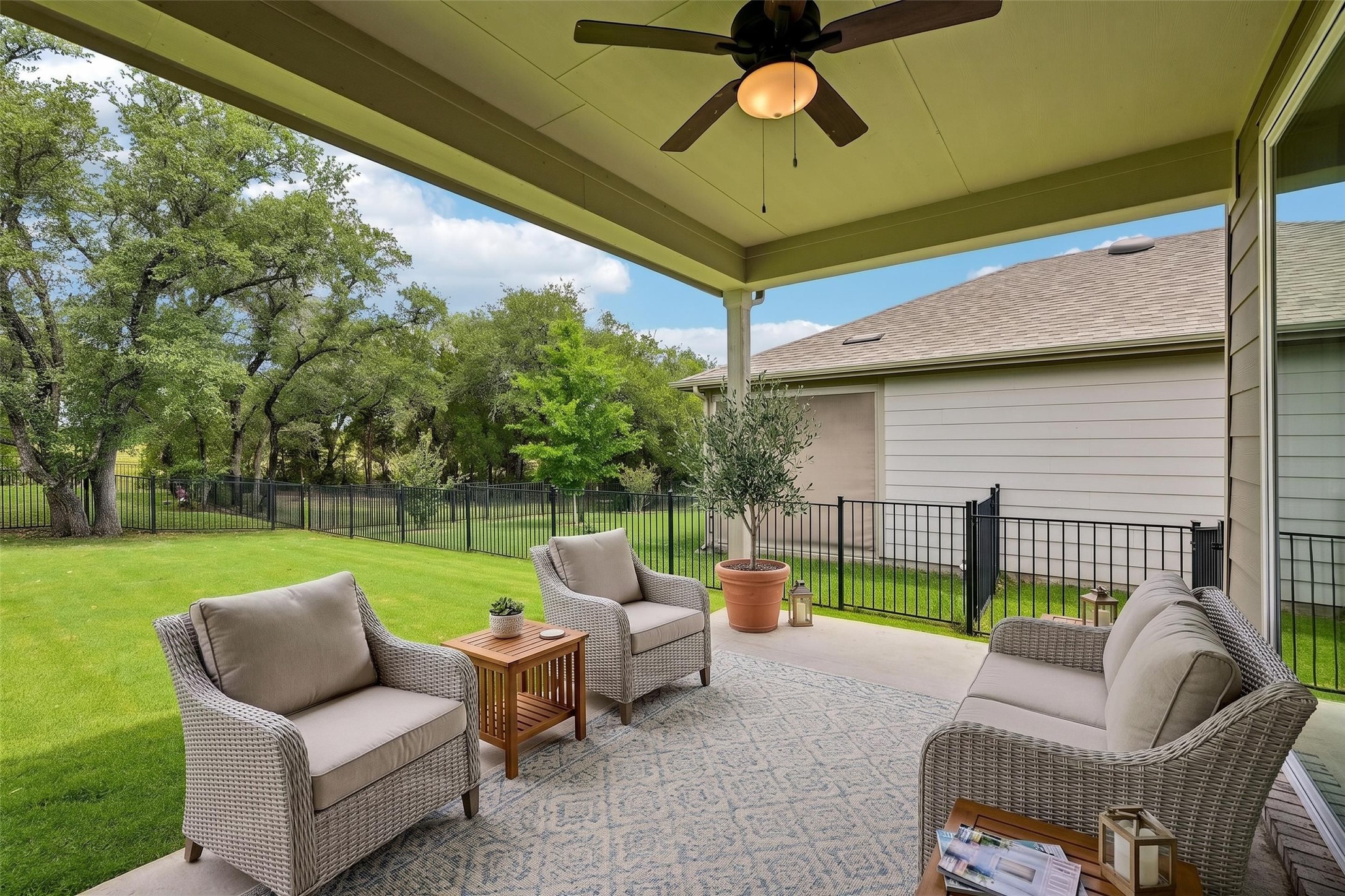 401 Yorktown Street Georgetown, TX 78633 - Photo 4 of 38 Virtually staged