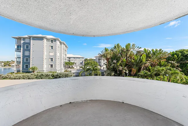 $629,000 | 2200 South Ocean Boulevard, Unit 304, Delray Beach, FL 33483