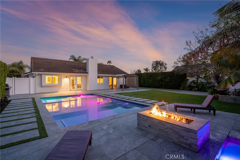 2973 Bonanza San Clemente, CA 92673 - Photo 2 of 41 swimming pool with seating space