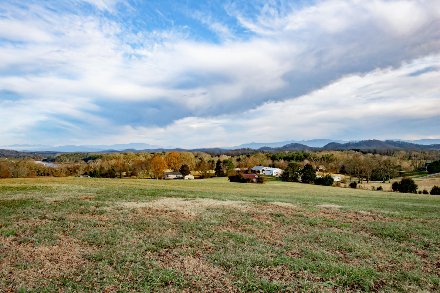 256 Chota View Road Vonore, TN 37885 - Photo 8 of 33 DSC_4433