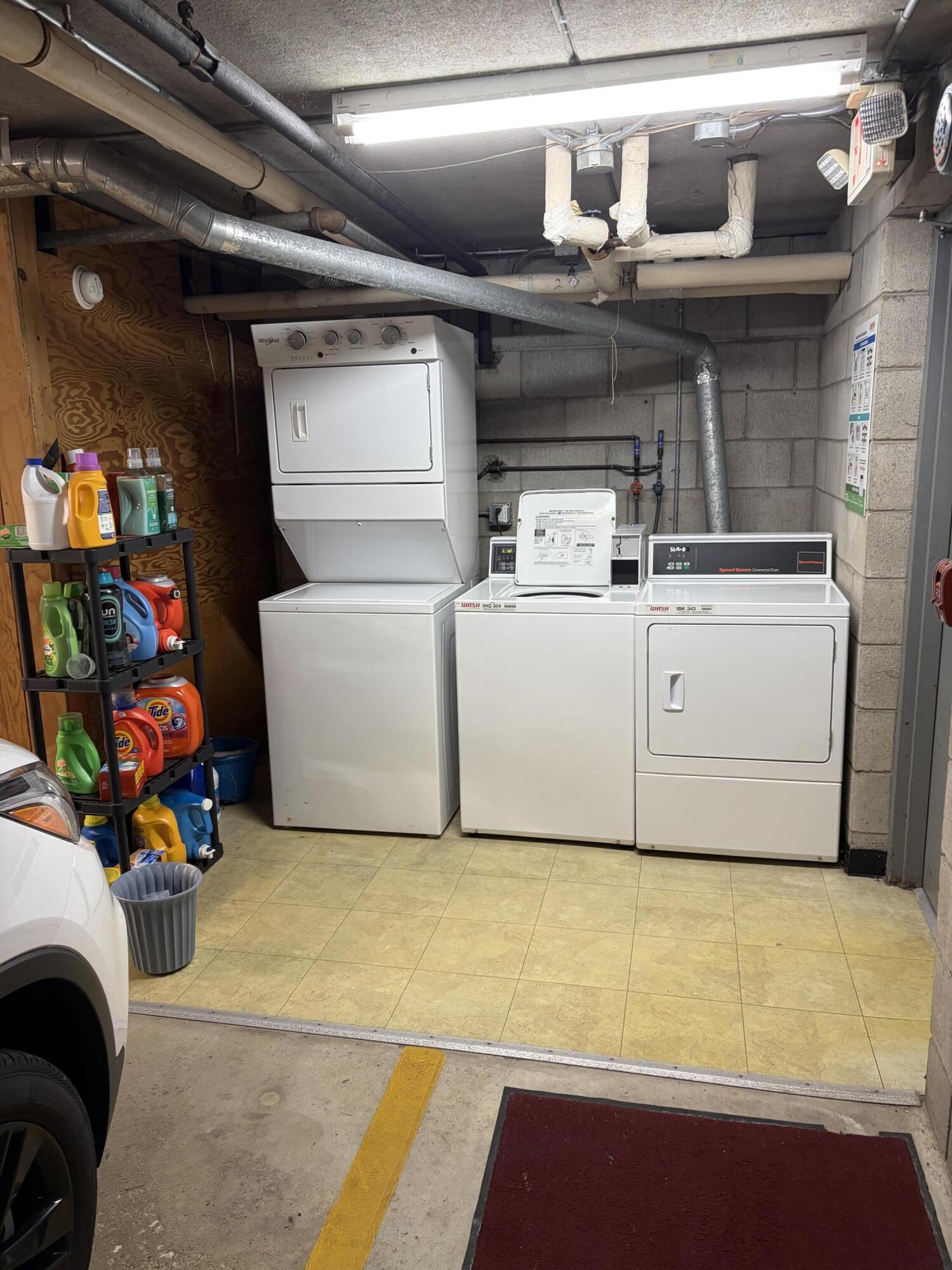 139 Heidel Road, Unit 7 Thiensville, WI 53092 - Photo 20 of 23 laundry area