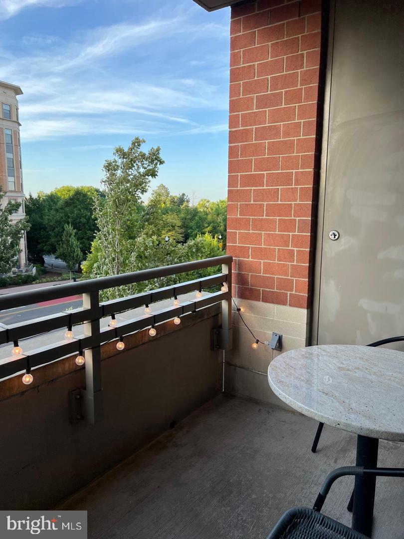 3650 South Glebe Road, Unit 347 Arlington, VA 22202 - Photo 28 of 46 balcony
