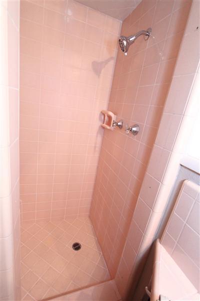 280 East Myrtle Avenue Reedley, CA 93654 - Photo 14 of 14 Master bathroom shower