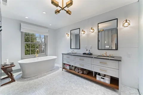 $3,295,000 | 280 Clayton Road, Scarsdale, NY 10583