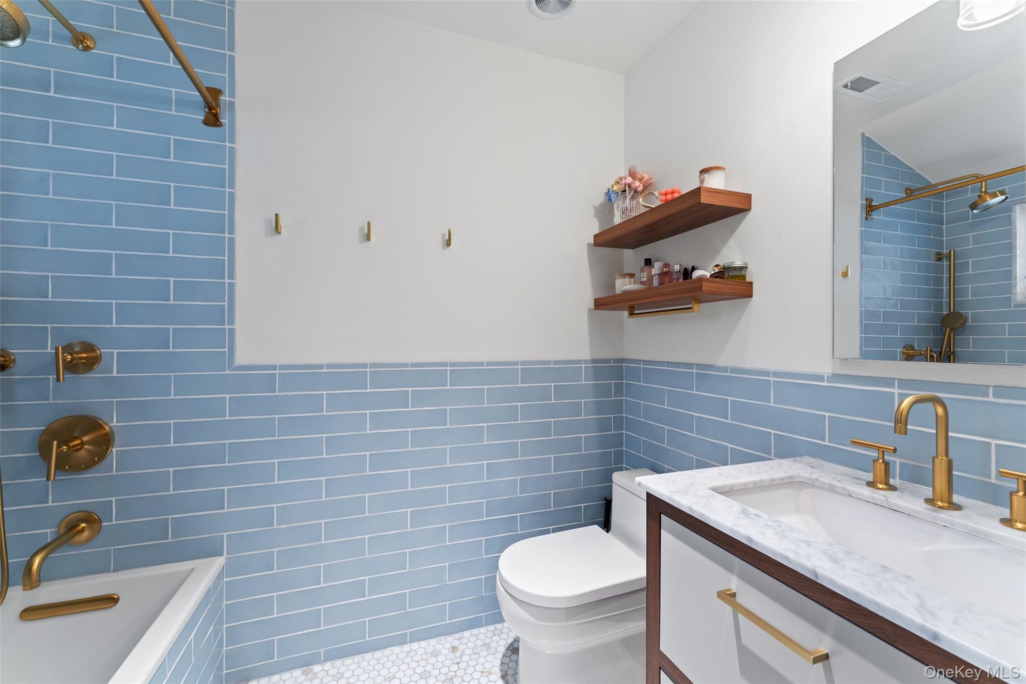 280 Clayton Road Scarsdale, NY 10583 - Photo 28 of 48 Updated Full Bathroom