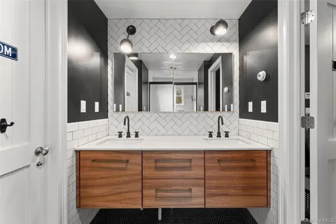 $3,295,000 | 280 Clayton Road, Scarsdale, NY 10583