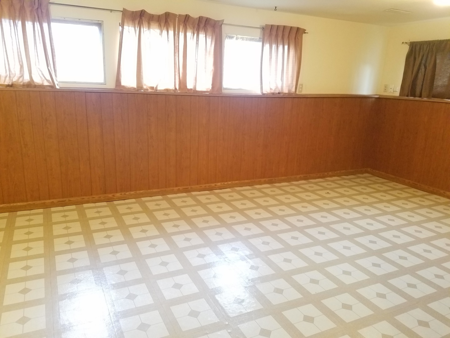 21 Durango Road Montgomery, IL 60538 - Photo 11 of 22 a view of an empty room and window