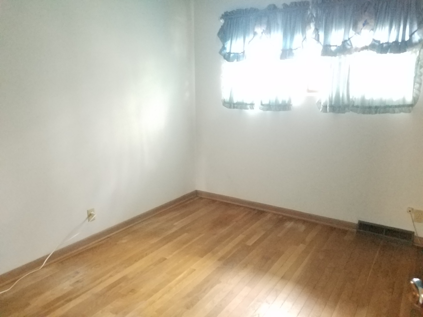 21 Durango Road Montgomery, IL 60538 - Photo 17 of 22 an empty room with a window