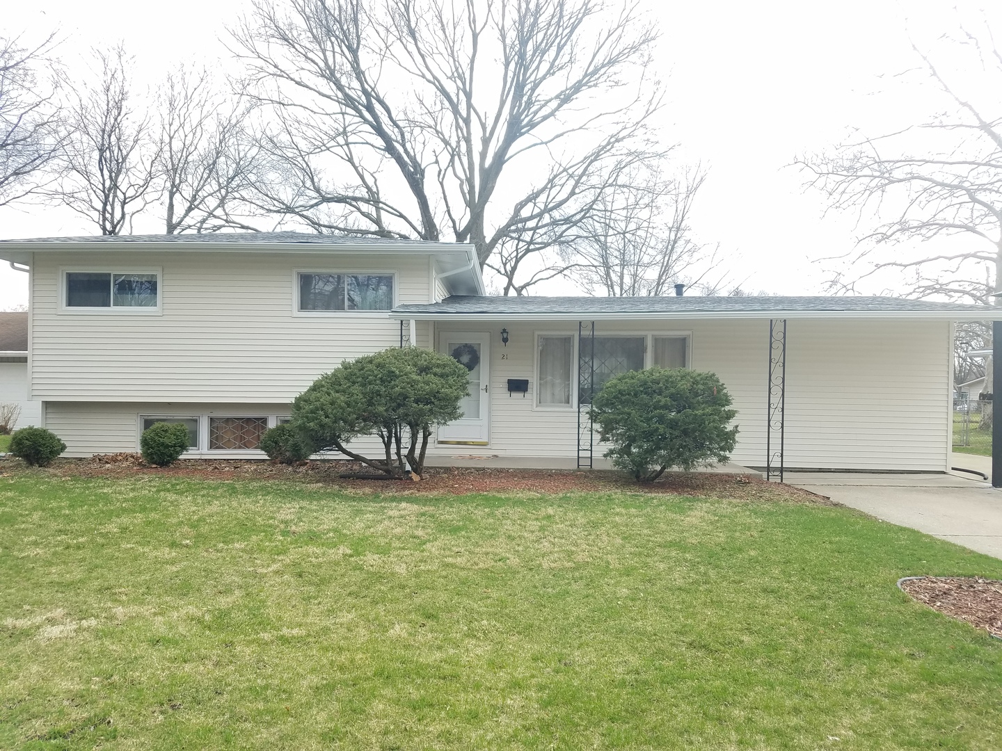 21 Durango Road Montgomery, IL 60538 - Photo 3 of 22 a view of a house with a yard and large tree