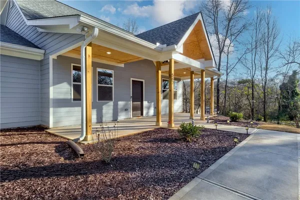 a view of a house with a backyard