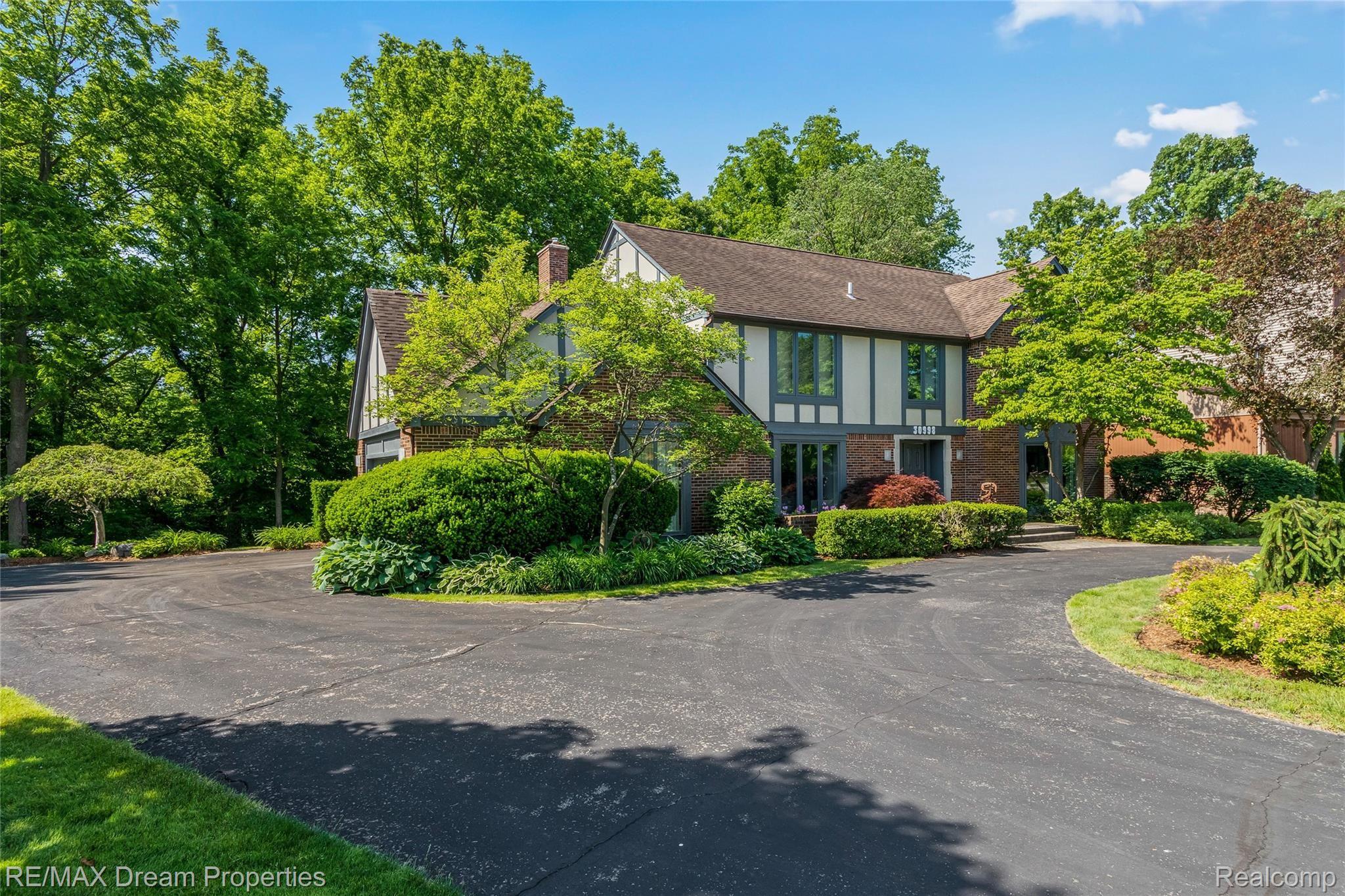30998 Westwood Road Farmington, MI 48331 - Photo 4 of 47 4 (5).jpg