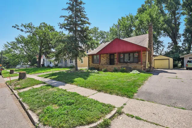 $285,000 | 272 Butler Avenue East, West St. Paul, MN 55118