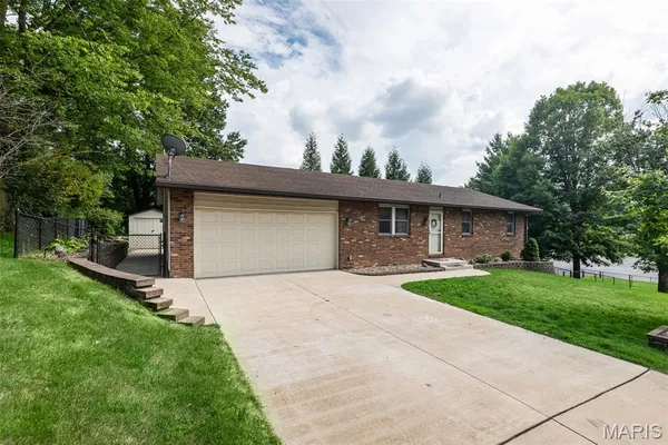 $225,000 | 3624 Bloomer Drive, Alton, IL 62002