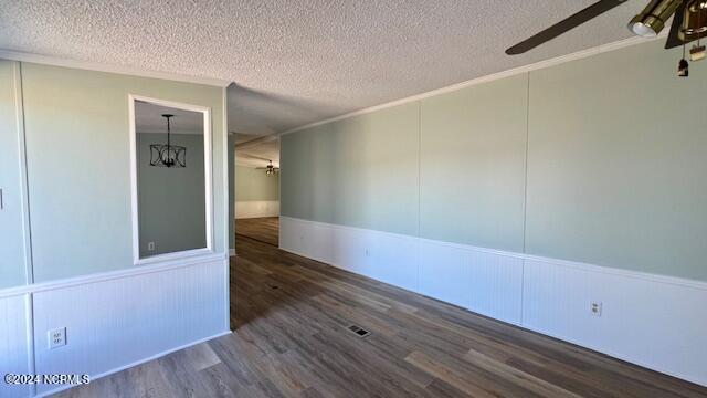 411 West Littlefield Road Ayden, NC 28513 - Photo 11 of 46 living room