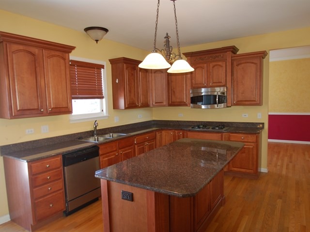 1494 Sutton Circle Wauconda, IL 60084 - Photo 4 of 24