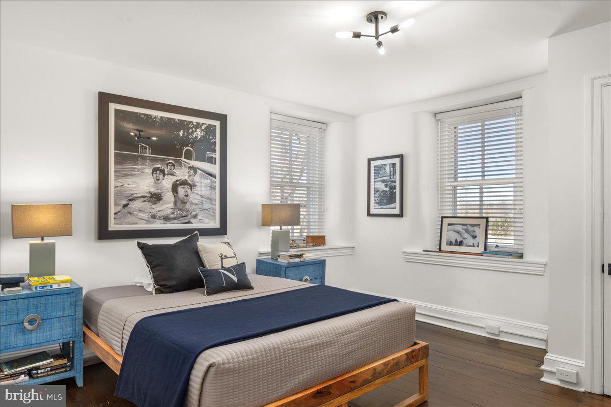 864 Grubbs Mill Road Newtown Square, PA 19073 - Photo 45 of 50 a bedroom with a bed and a window