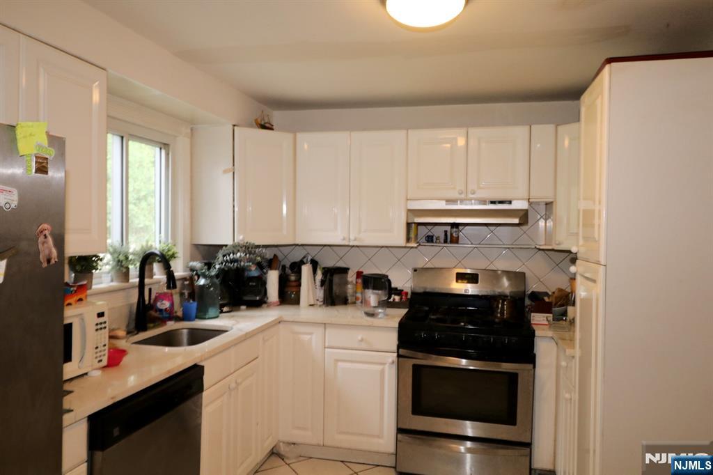 236 Ross Avenue Hackensack, NJ 07601 - Photo 3 of 25 Gallery Image 3