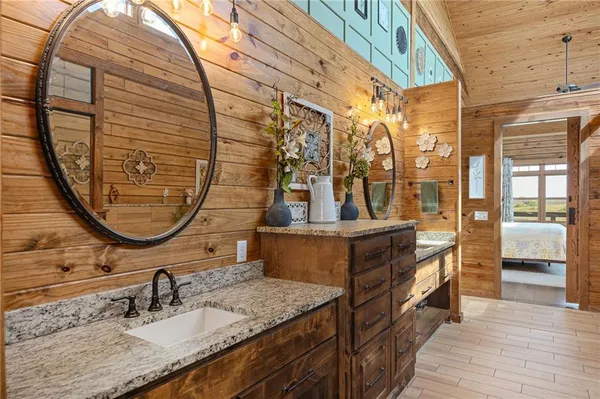 $1,250,000 | 8806 Northwest State Route, Hamilton, MO 64644