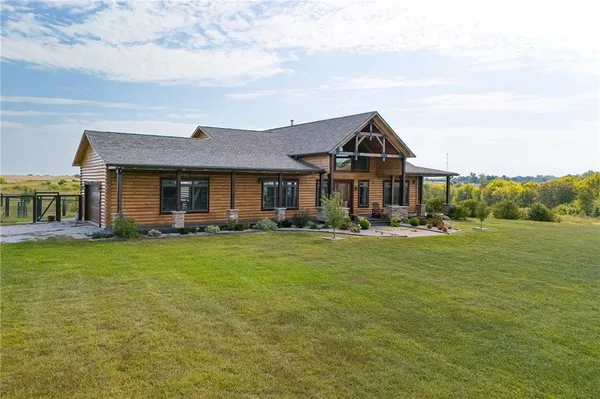 $1,250,000 | 8806 Northwest State Route, Hamilton, MO 64644