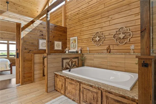 $1,250,000 | 8806 Northwest State Route, Hamilton, MO 64644