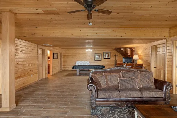 $1,250,000 | 8806 Northwest State Route, Hamilton, MO 64644