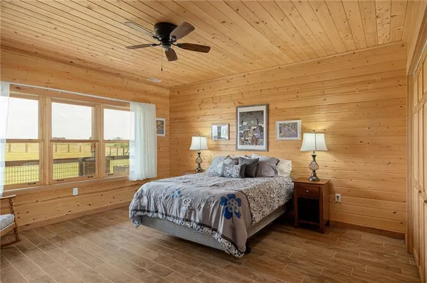 $1,250,000 | 8806 Northwest State Route, Hamilton, MO 64644