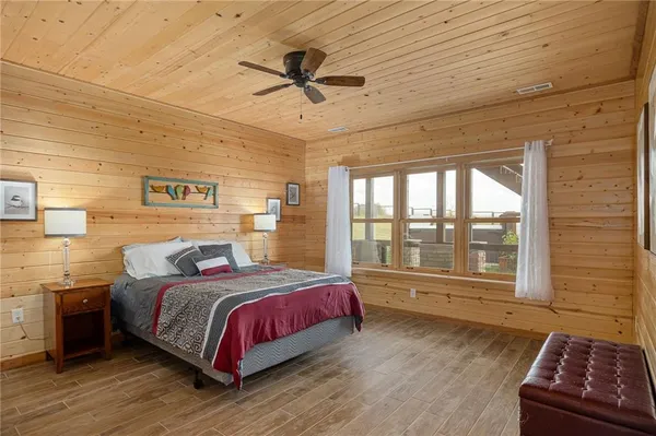 $1,250,000 | 8806 Northwest State Route, Hamilton, MO 64644