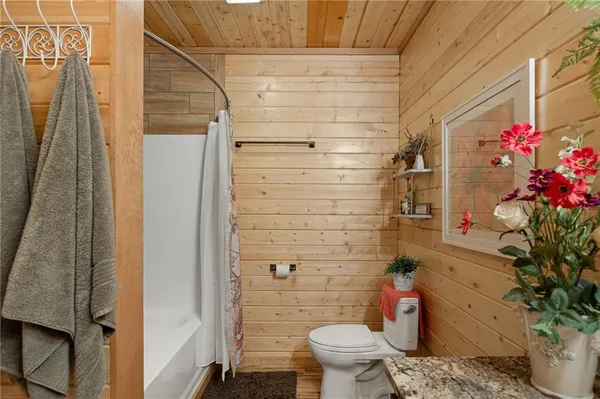 $1,250,000 | 8806 Northwest State Route, Hamilton, MO 64644