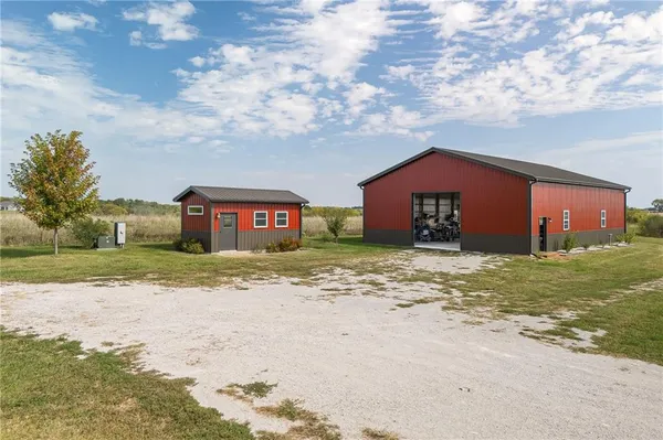 $1,250,000 | 8806 Northwest State Route, Hamilton, MO 64644