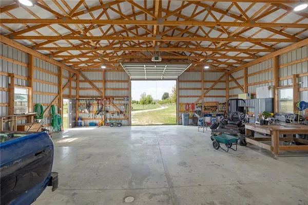 $1,250,000 | 8806 Northwest State Route, Hamilton, MO 64644