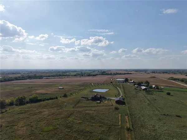 $1,250,000 | 8806 Northwest State Route, Hamilton, MO 64644