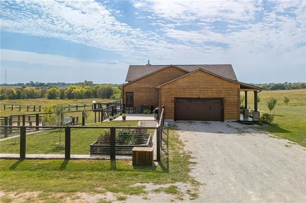 $1,250,000 | 8806 Northwest State Route, Hamilton, MO 64644