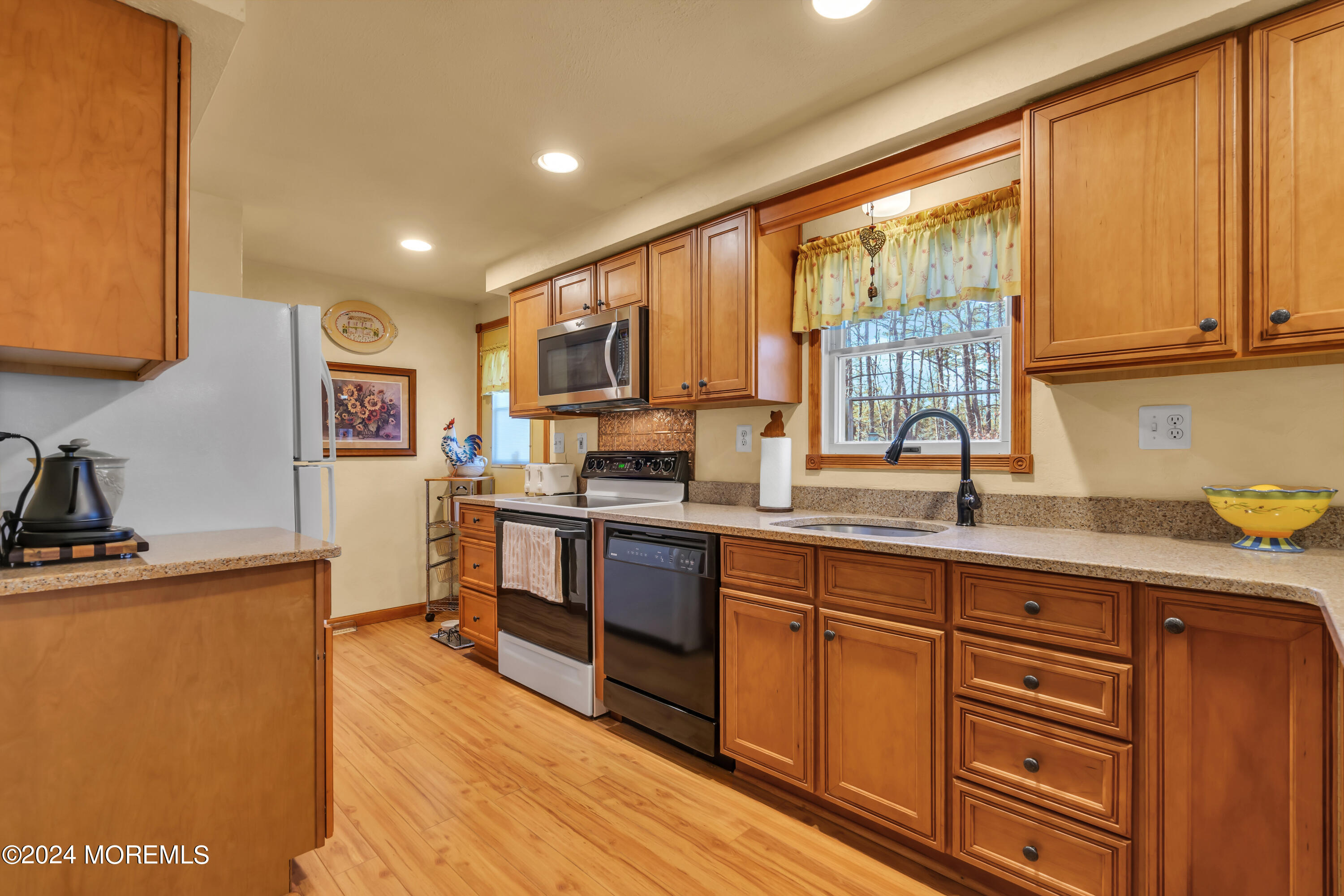 862 Cassville Road Jackson, NJ 08527 - Photo 12 of 35 Updated Kitchen