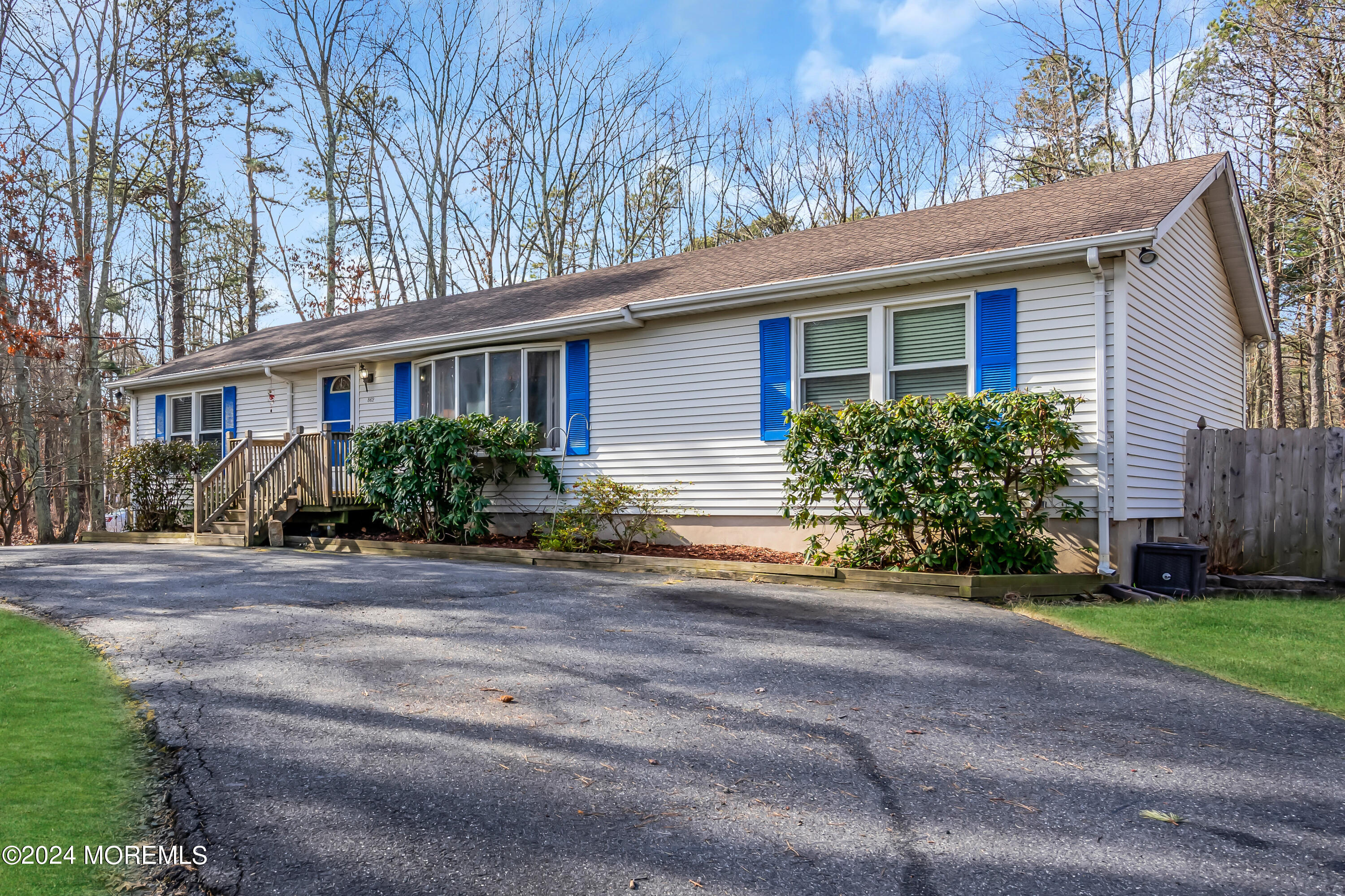 862 Cassville Road Jackson, NJ 08527 - Photo 2 of 35 Circular Driveway