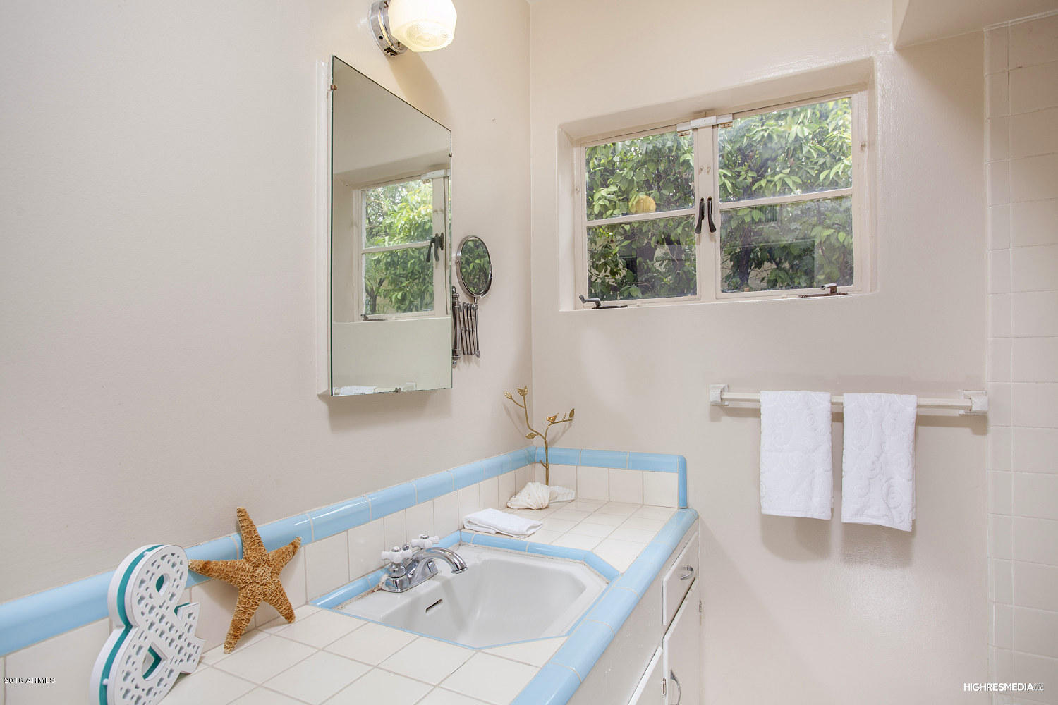 1322 East Coronado Road Phoenix, AZ 85006 - Photo 8 of 27 Bathroom