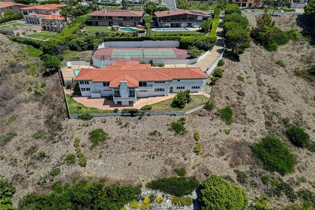 an aerial view of a house with yard swimming pool and outdoor seating